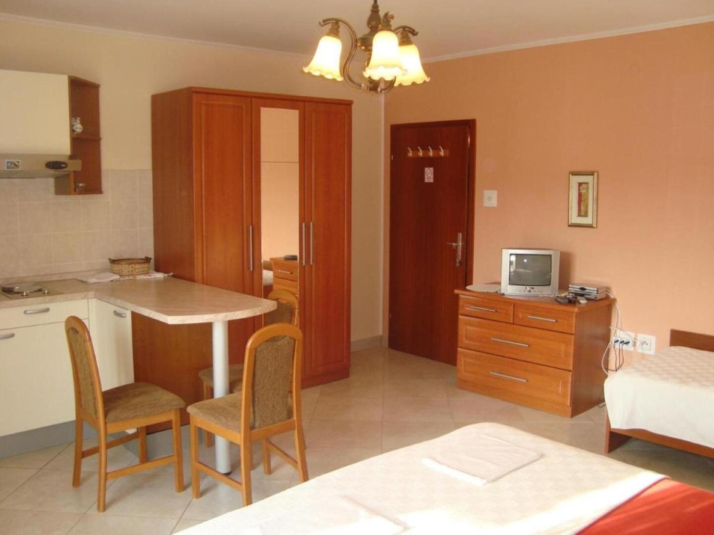 Apartment Marie Omisalj ภายนอก รูปภาพ